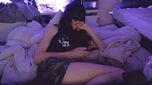 Show modela CeriseLapine na web-kameri