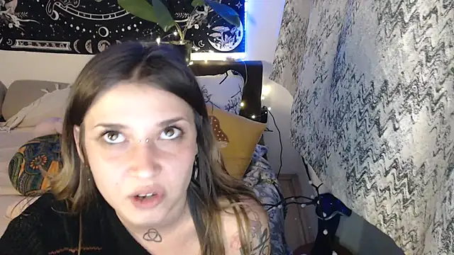 AlienforTwenty's Live XXX Chat