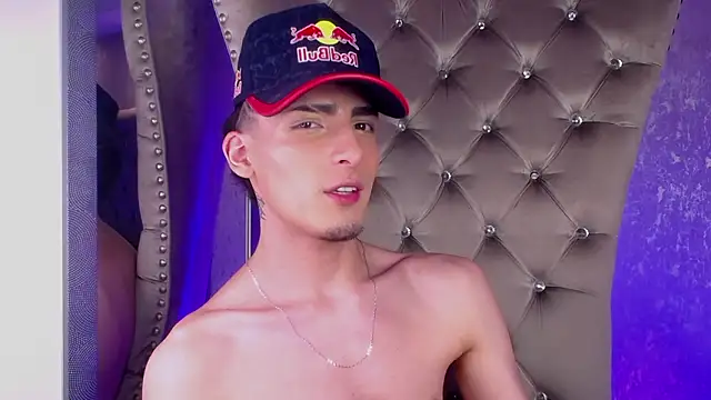 MateoMitchell Adlı Modelin Canlı XXX Sohbeti