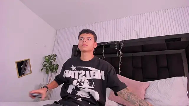 Онлайн чат XXX DylanRoyce_