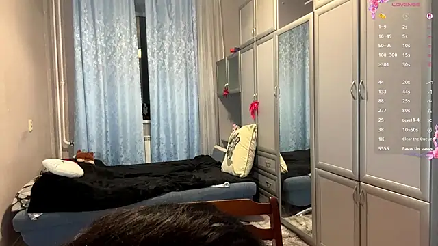 UrBabeLuna: онлайн-секс-чат