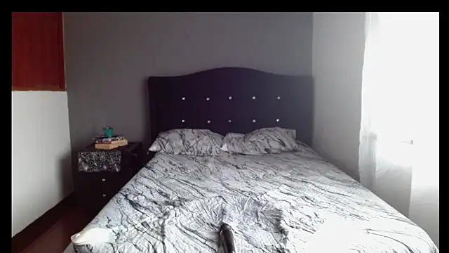 Emilia_1995 Chat XXX in diretta