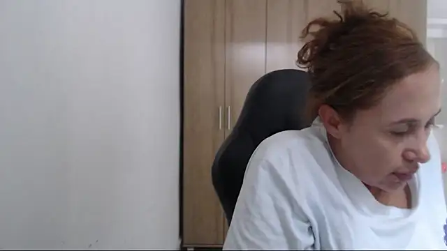 RoxanaLove9's Live XXX Chat