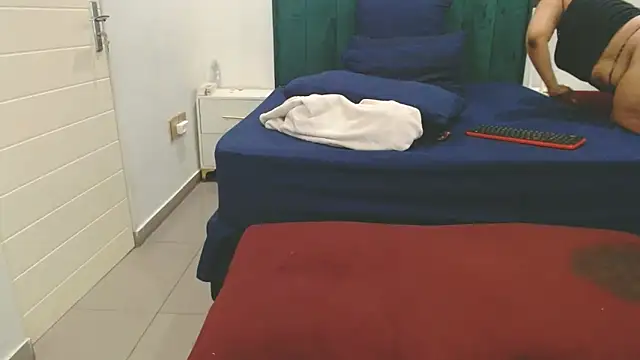 LolaTwerksXX: онлайн-секс-чат