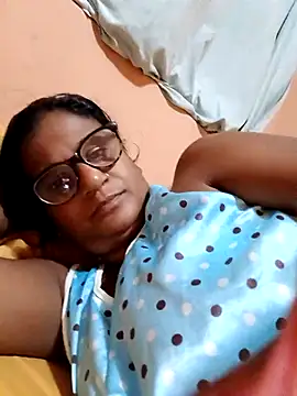 indianstrawberrylips4u's Live XXX Chat