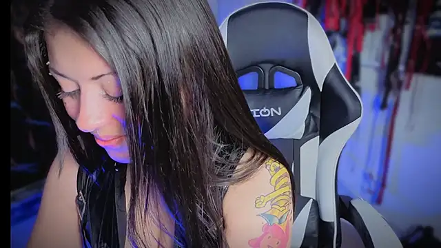 Guxplo_ Adlı Modelin Canlı XXX Sohbeti