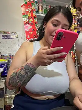 emilyjohansonのウェブカメラショー