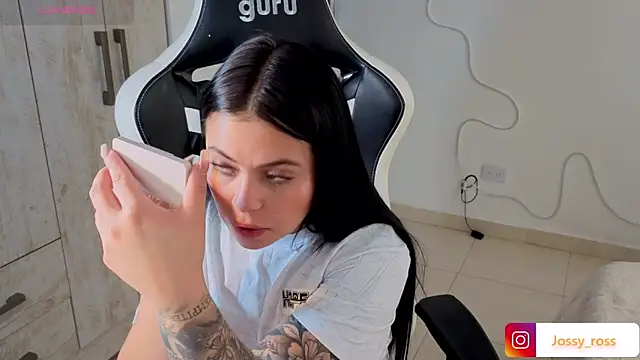 Chatroom XXX en direct de Victoryyy_