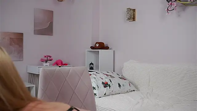 SunnivaCovilのライブXXXチャット