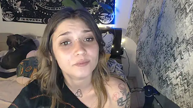 AlienforTwenty Chat XXX live