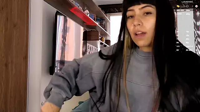 Saraa_Desiree Chat XXX in diretta