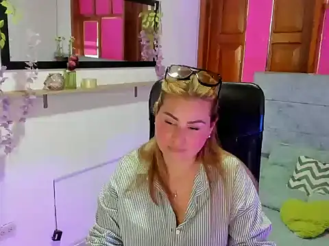 Julieta_star_ Adlı Modelin Canlı XXX Sohbeti