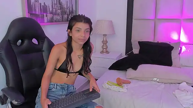 Amber_Harriis Adlı Modelin Canlı XXX Sohbeti