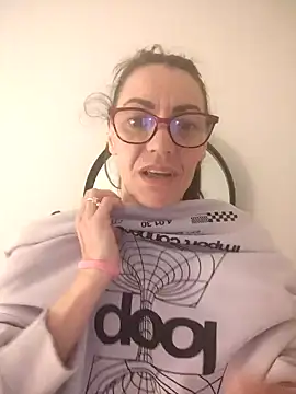 Eimikuro11のライブXXXチャット