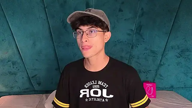 Aaron_Eze live XXX chat