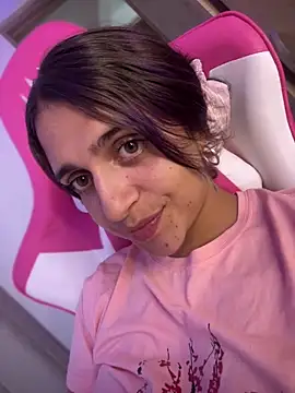 Alice777_ Adlı Modelin Canlı XXX Sohbeti