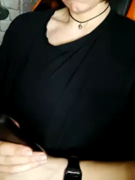 Aashikalaa élő XXX-chatje