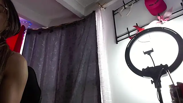 Niky_777 – Naživo XXX chat