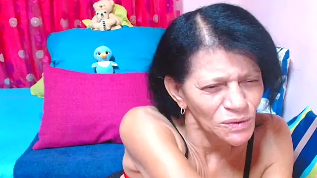 SLUTTYROXY's Live XXX Chat