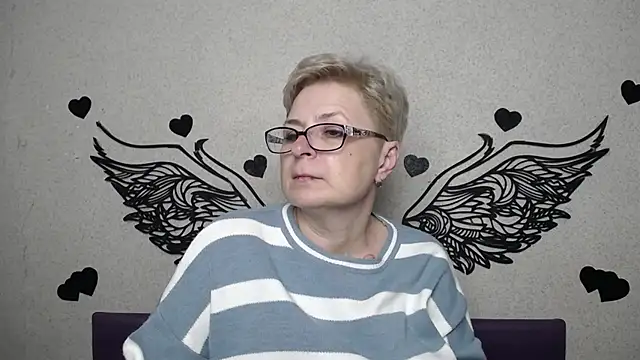 EmiliaGree's Live XXX Chat