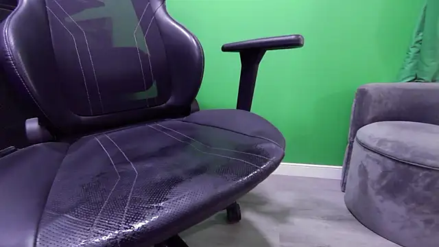 Pokazy przed kamerką – thevulvaaddict