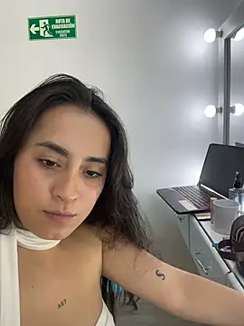Chat +18 de Antonella_Julieta ao vivo