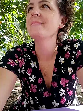 emiliemilfのライブXXXチャット