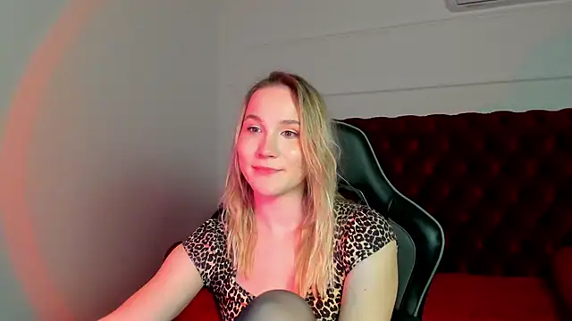 ElaraVoltage's Live XXX Chat