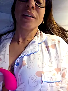 sexy7883 网络视讯表演