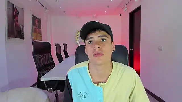 BenitoSaenz's Live XXX Chat