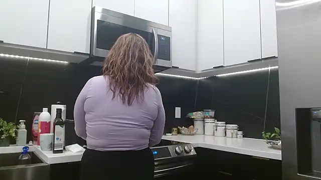 HazelSkyesChat Show in webcam