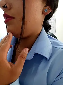 MAYE__13 Chat XXX in diretta