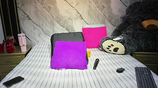 Niyirey1's Webcam Show