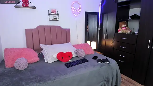 Chat +18 de Nina_curves ao vivo