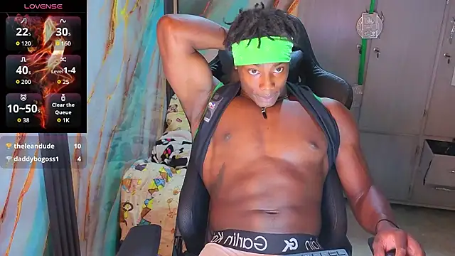 Show modela maxmuscle10 na web-kameri