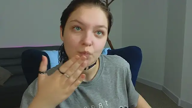 DeliaEffy Adlı Modelin Canlı XXX Sohbeti