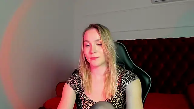 XXX chat uživo modela ElaraVoltage