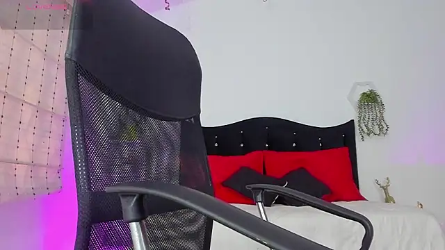 Dakota__Ross Adlı Modelin Canlı XXX Sohbeti