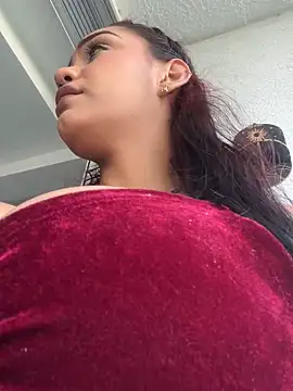 Sara-77: онлайн-секс-чат