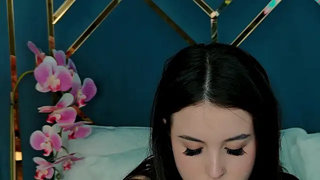 LanaLedgerのライブXXXチャット