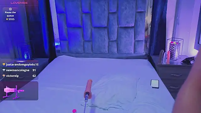 LeoMonnroe: διαδικτυακό σόου στην κάμερα