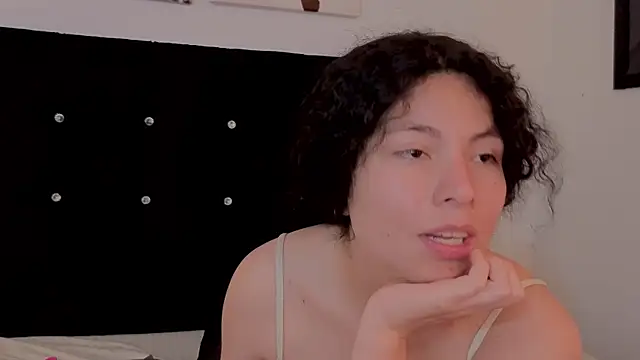 Zoe-yanin's Live XXX Chat