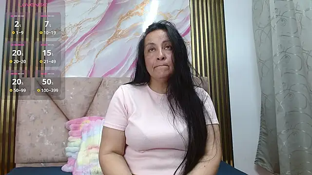 EvelinLee02 élő XXX-chatje