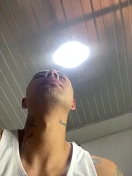 _Logan_Colton_: απευθείας συνομιλία ΧΧΧ