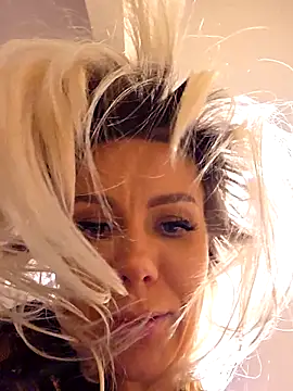 AureliaDoux: онлайн-секс-чат