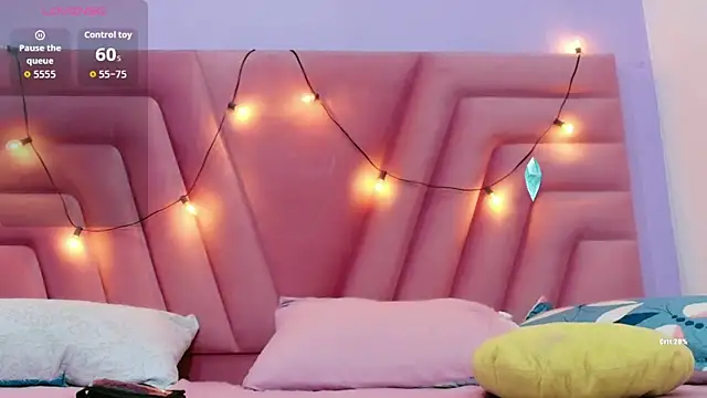 Chat XXX Live hornybarelylegalgirl