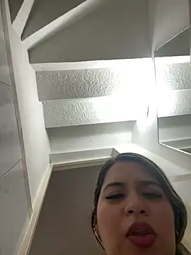 Amira_Malia Chat XXX in diretta