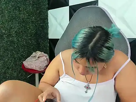 katteyes_20 Adlı Modelin Canlı XXX Sohbeti