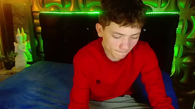 cruz_dante: διαδικτυακό σόου στην κάμερα