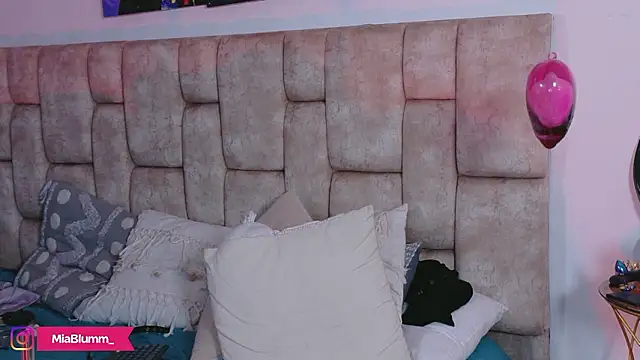 MiiaBlumm_'s Webcam Show